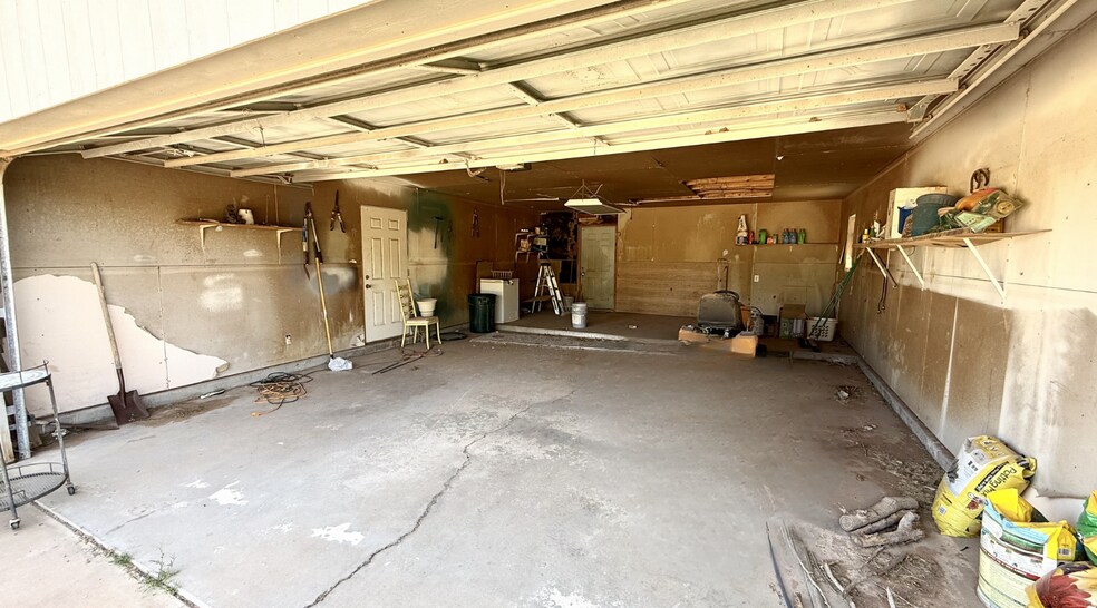 More Photos Of 1310 County 145 rd, Midland Flex For Sale