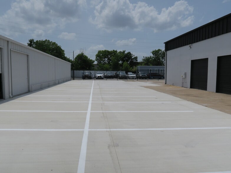 More Photos Of 5711 Star Ln, Houston Service For Lease
