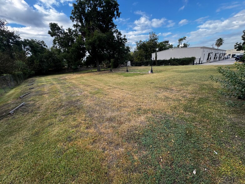 More Photos Of 257-263 W Rittenhouse St, Houston Warehouse For Sale