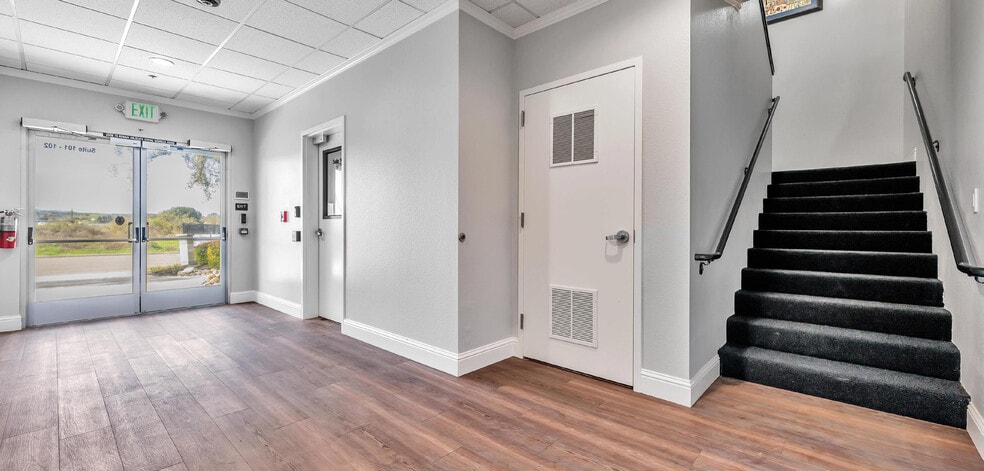 More Photos Of 1851 Airway Dr, Hollister Industrial For Lease