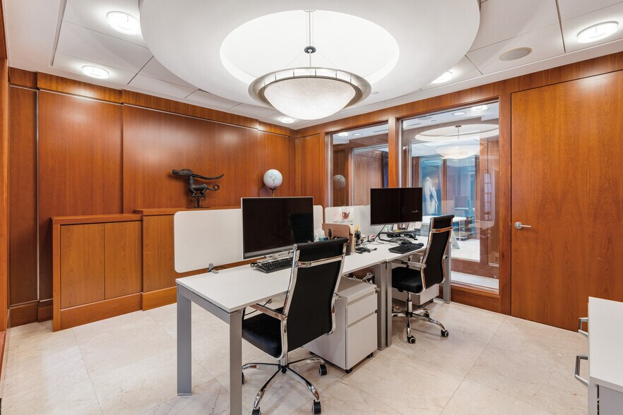 More Photos Of 1110 Brickell Ave, Miami Office For Sale