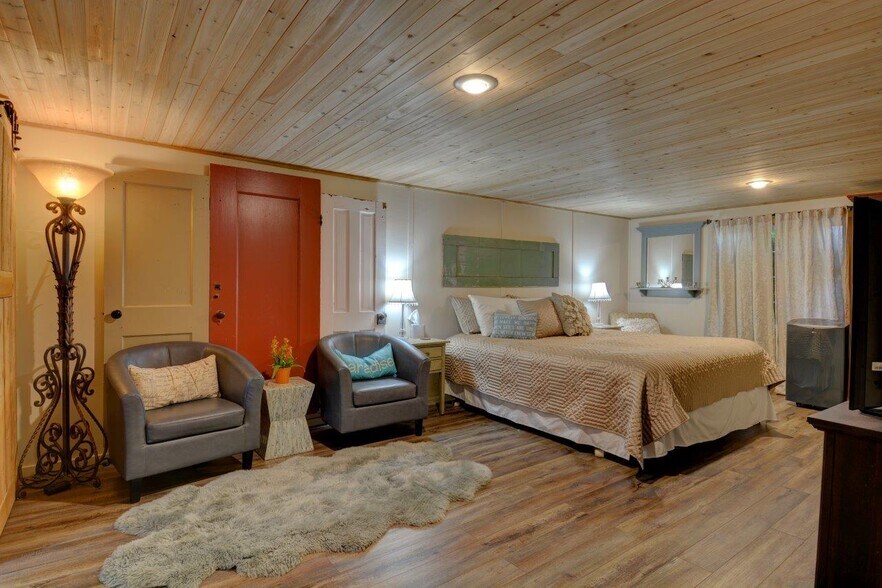 More Photos Of 345 N 5th St, Jacksonville Hospitality For Sale