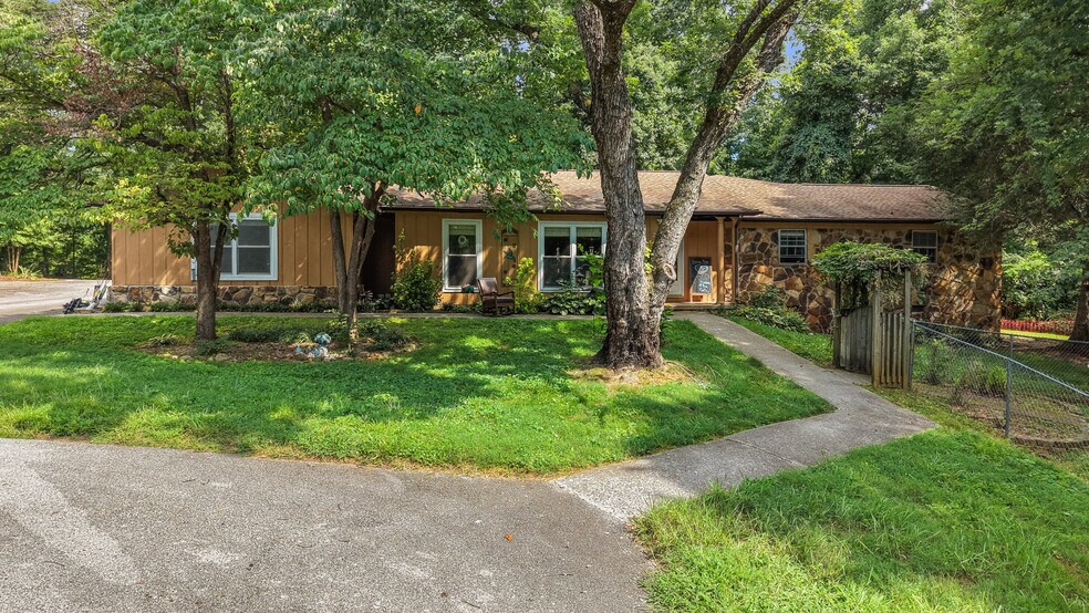More Photos Of 11749 Snyder Rd, Knoxville Daycare Center For Sale