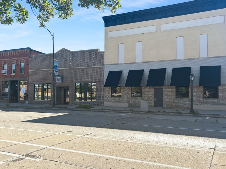 Primary Photo Of 419 Main Ave, De Pere Restaurant For Sale