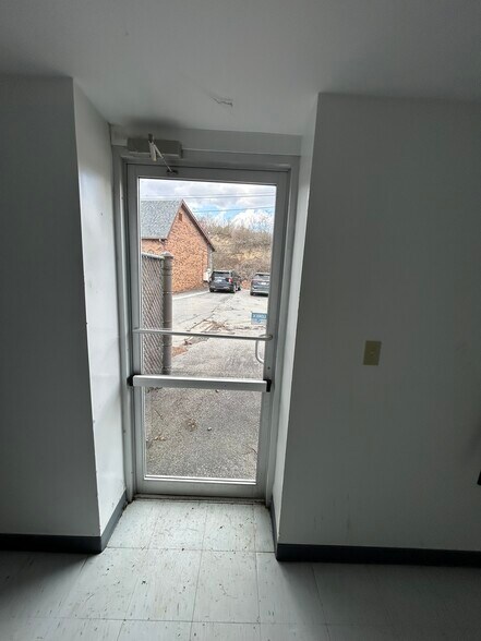 More Photos Of 198 George St, Beckley Research And Development For Lease