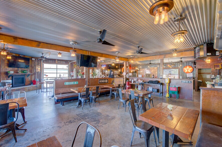 More Photos Of 780-782 US 101, Chinook Restaurant For Sale