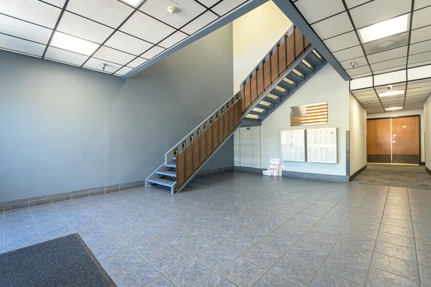 More Photos Of 6708 Foothill Blvd, Tujunga Office For Lease