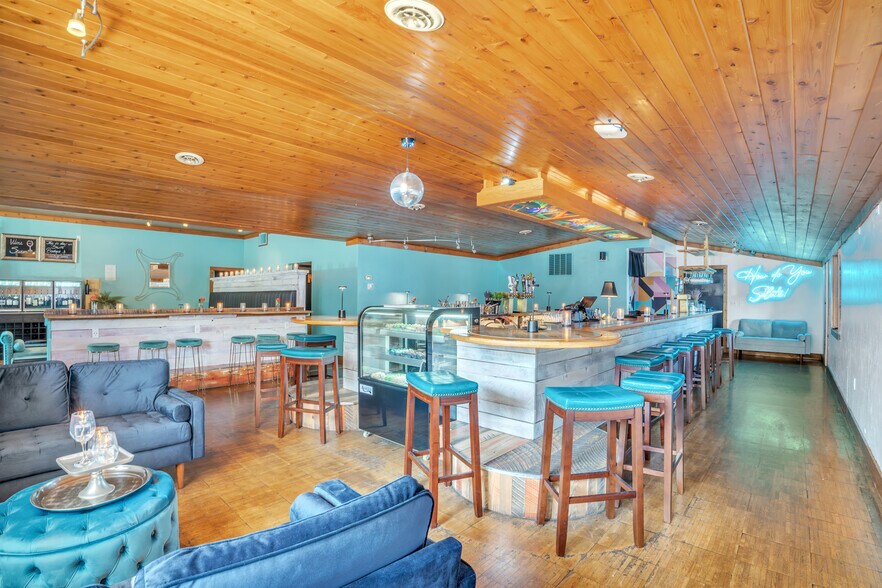 More Photos Of 7778 Highway 42, Egg Harbor Restaurant For Sale