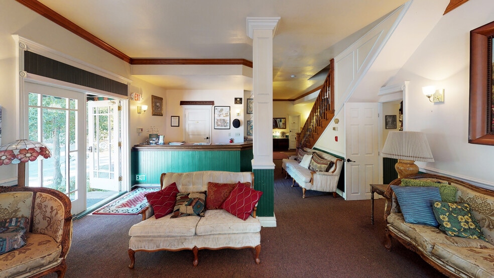 More Photos Of 815 Arrowhead Villa Dr, Crest Hotel For Sale