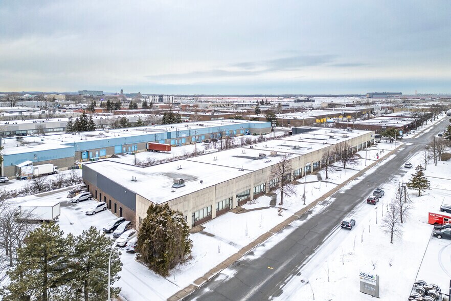 More Photos Of 500-548 Av Meloche, Dorval Warehouse For Lease