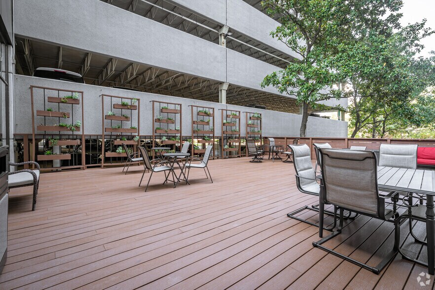 More Photos Of 3900 Essex Ln, Houston Office For Lease