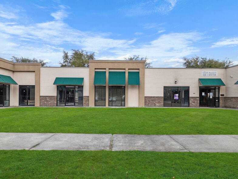 More Photos Of 175 W Railroad St, Pembroke Storefront For Lease