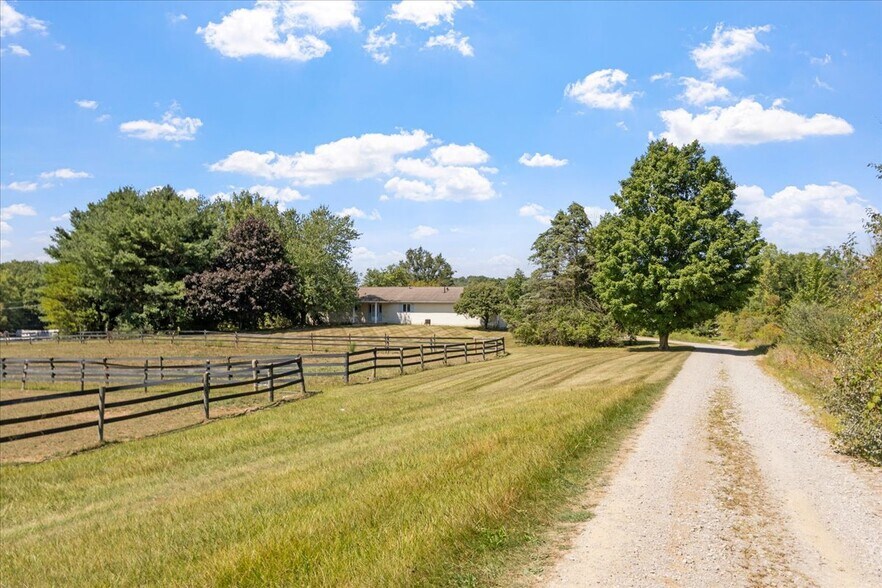 More Photos Of 7233 National Rd, Thornville Horse Stables For Sale