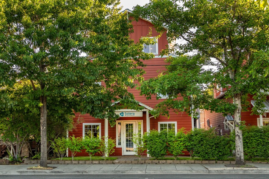 More Photos Of 626 NW Arizona Ave, Bend Office For Sale