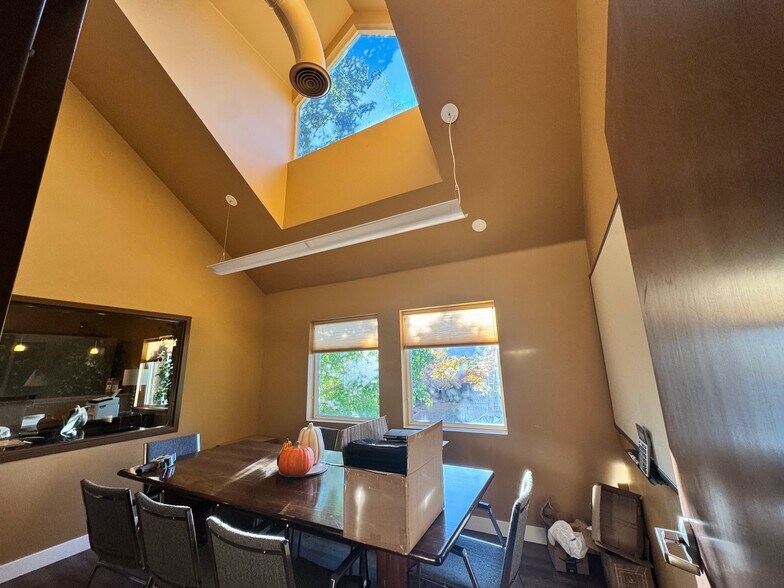 More Photos Of 10354 W Chatfield Ave, Littleton Office For Lease