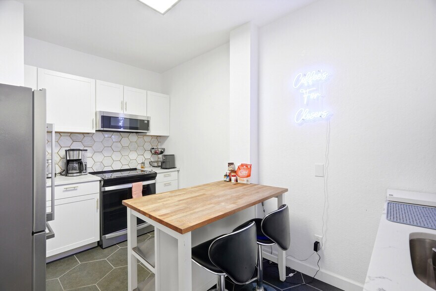 More Photos Of 7024 Central Ave, Saint Petersburg Medical For Lease