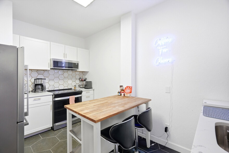 More Photos Of 7024 Central Ave, Saint Petersburg Medical For Sale