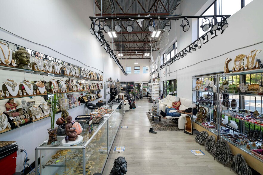 More Photos Of 12070 88 Ave, Surrey Storefront For Sale