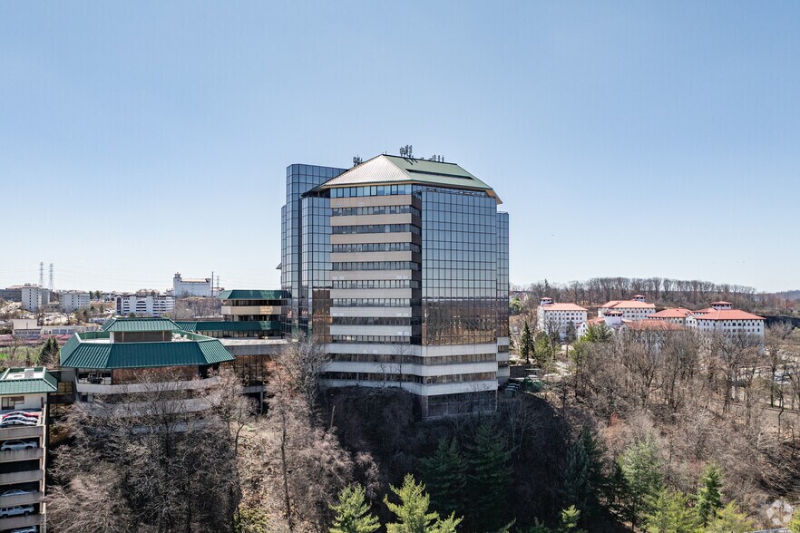 More Photos Of 150 Clove Rd, Little Falls Office For Lease