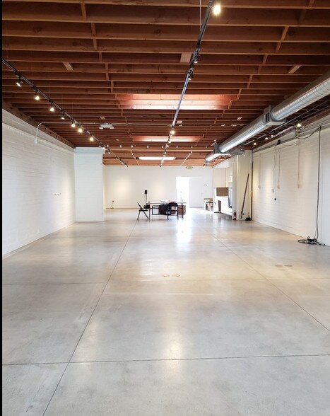 More Photos Of 9014 Lindblade St, Culver City Showroom For Lease