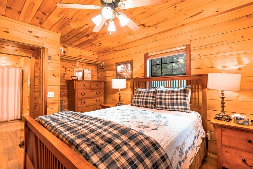 More Photos Of 15695 Highway 187, Eureka Springs Hotel For Sale