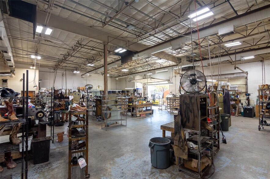More Photos Of 4909 Commercial Park Dr, Austin Flex For Sale