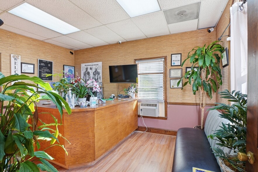 More Photos Of 5808 Monroe Rd, Charlotte Office For Sale