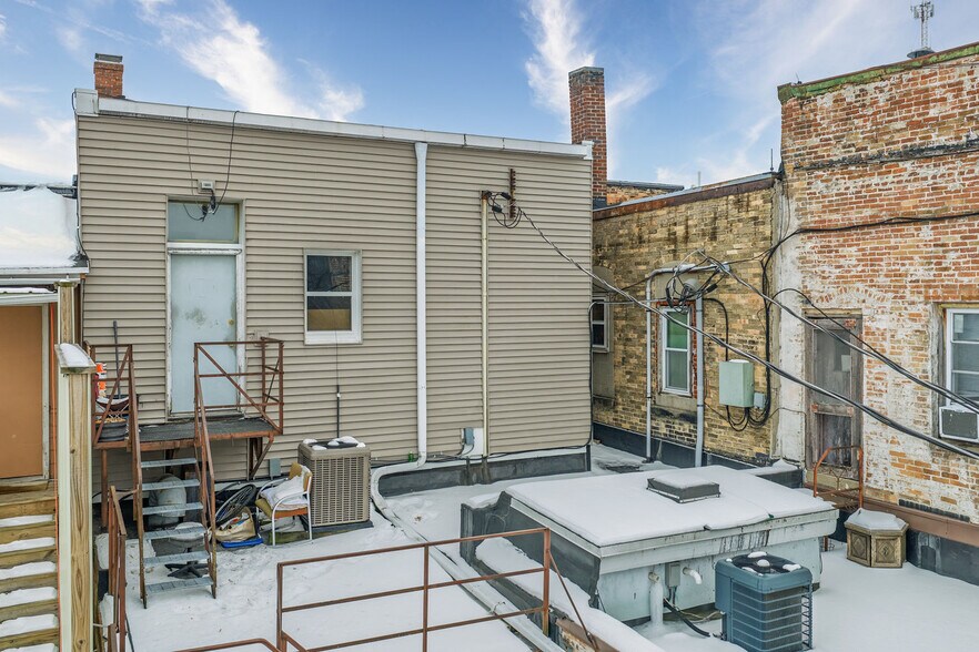 More Photos Of 107 4th St, Baraboo Office For Sale