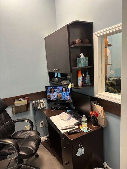 More Photos Of 1146-1160 Front St, Uniondale Storefront For Lease