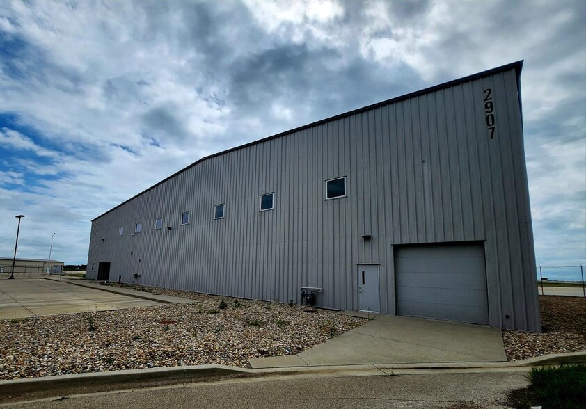 More Photos Of 2907 E Empire St, Bloomington Airplane Hangar For Sale