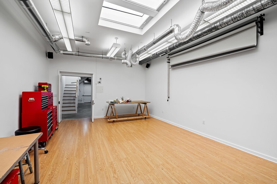 More Photos Of 1637 E Baltimore St, Baltimore Office Residential For Sale