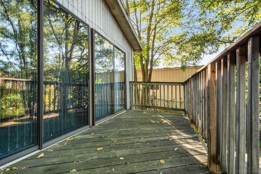 More Photos Of 105 Hartford Tpke, Shrewsbury Office Residential For Sale