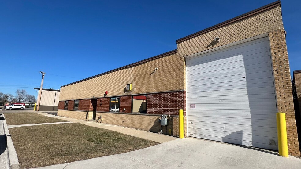 More Photos Of 123 N 10th Ave, Melrose Park Warehouse For Lease