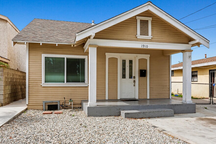 More Photos Of 1910 W Lincoln St, Long Beach Multifamily For Sale