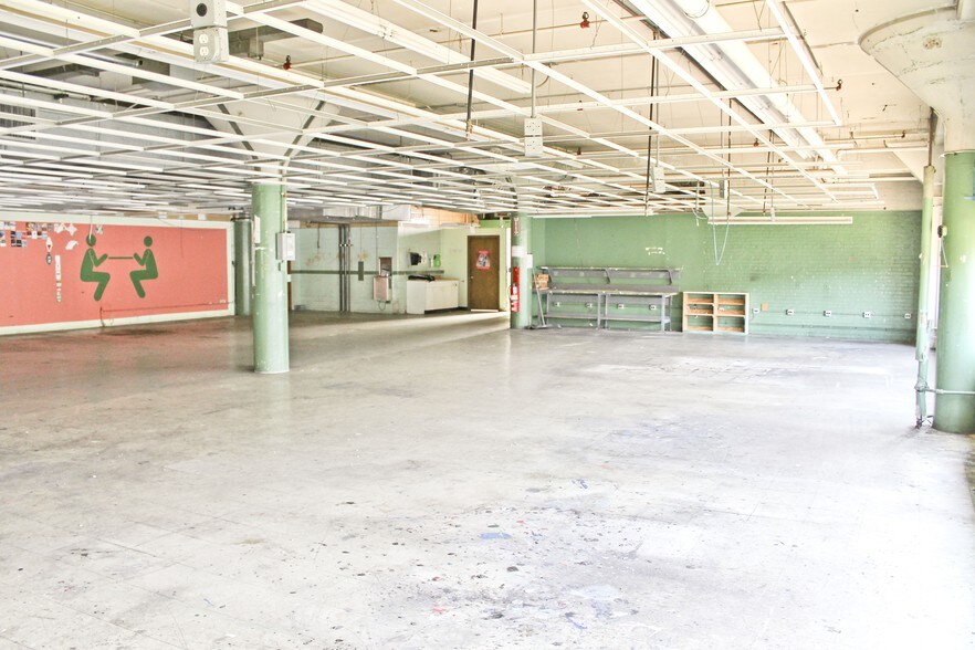 More Photos Of 5610 W Bloomingdale Ave, Chicago Industrial For Sale
