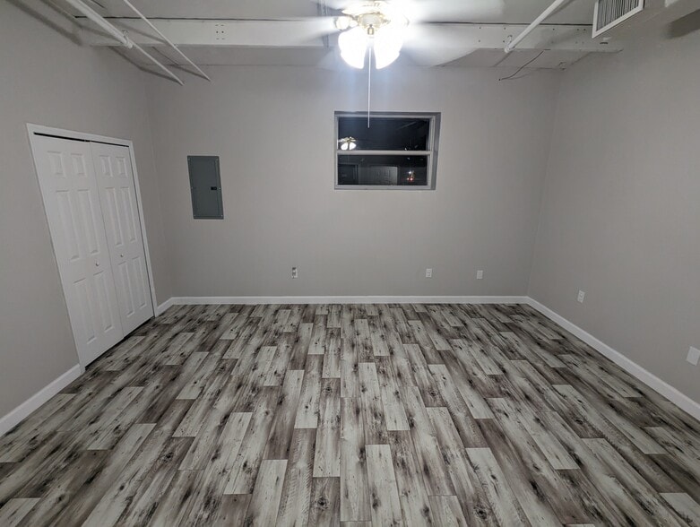 More Photos Of 201 E Main St, Leesburg Self Storage For Lease