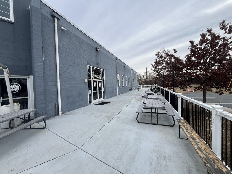 More Photos Of 325 Front St, Perryville Restaurant For Sale