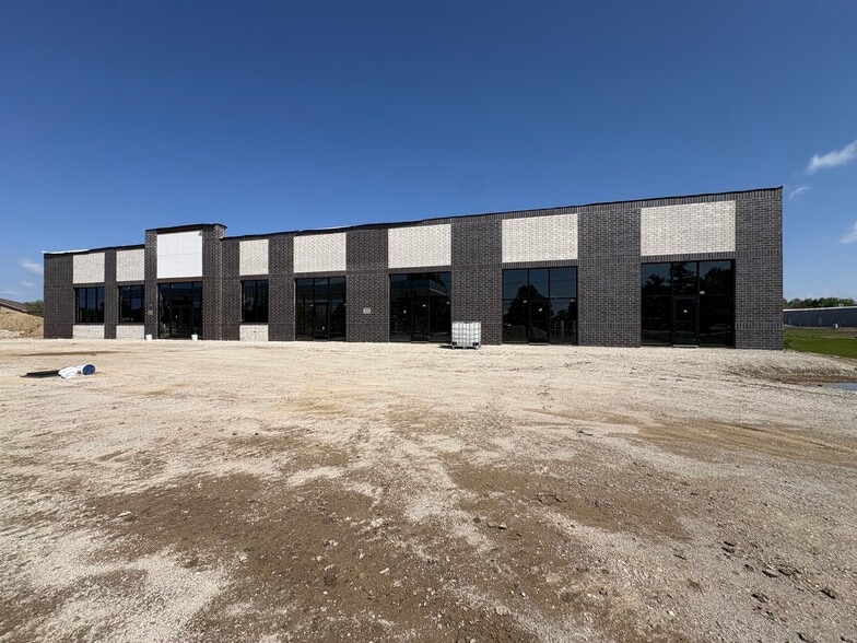 Primary Photo Of 3737 Landmark dr, Lafayette Storefront Retail Office For Lease