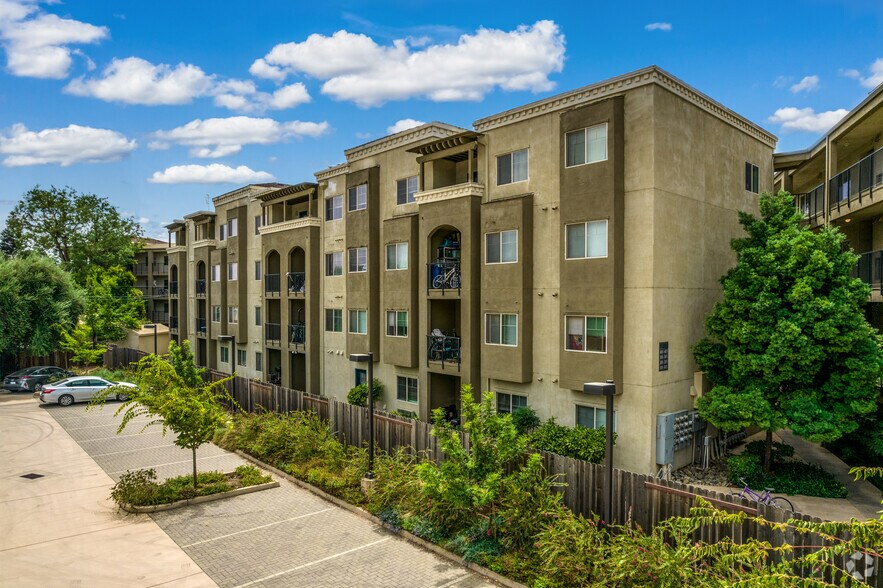 More Photos Of 1666 Da Vinci Ct, Davis Apartments For Sale