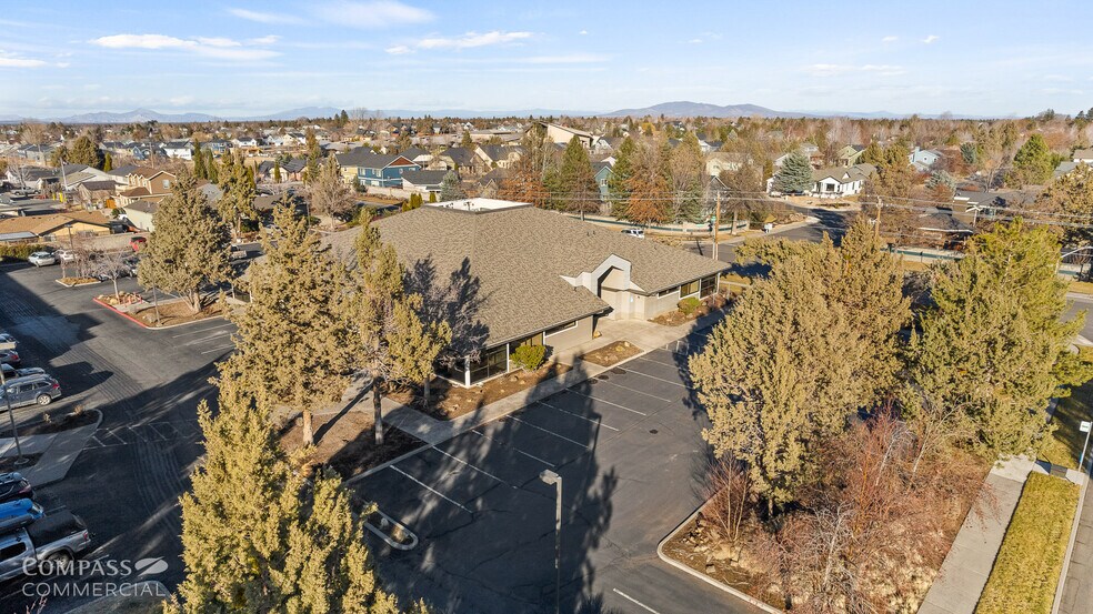 More Photos Of 2698 NE Courtney Dr, Bend Medical For Lease