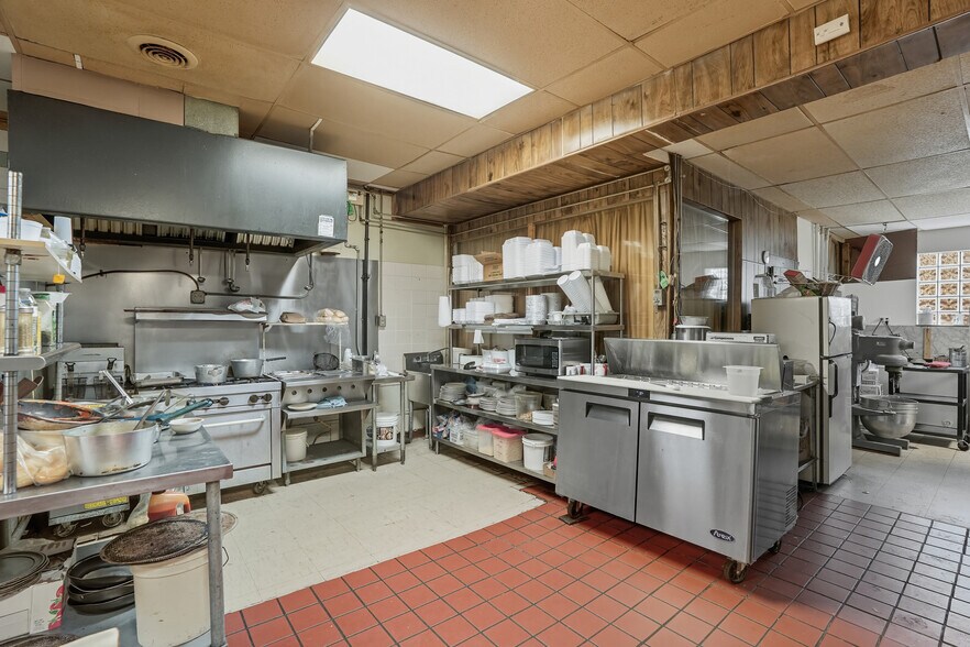 More Photos Of 5840 W 63Rd St, Chicago Freestanding For Sale