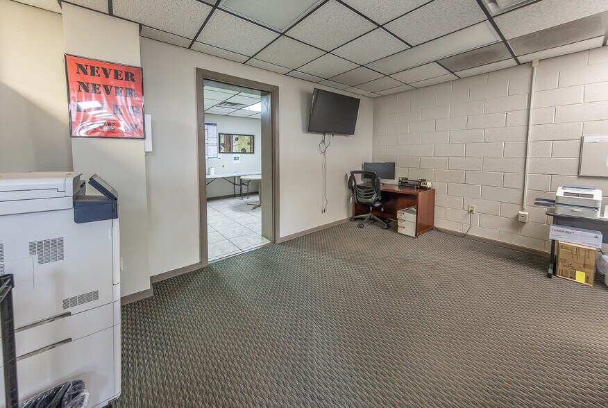 More Photos Of 2599 74th St, Lubbock Office For Sale