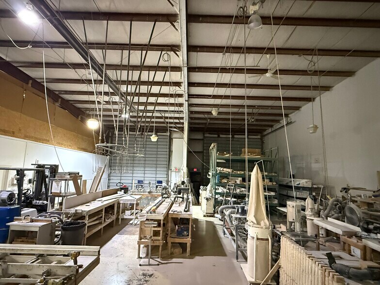 More Photos Of 707 N Frontier Rd, Papillion Industrial For Sale