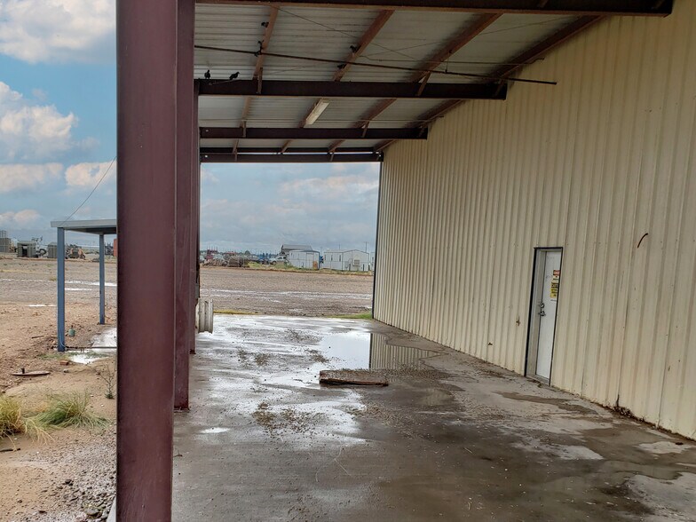 More Photos Of 74 Fm 2119, Pecos Industrial For Lease