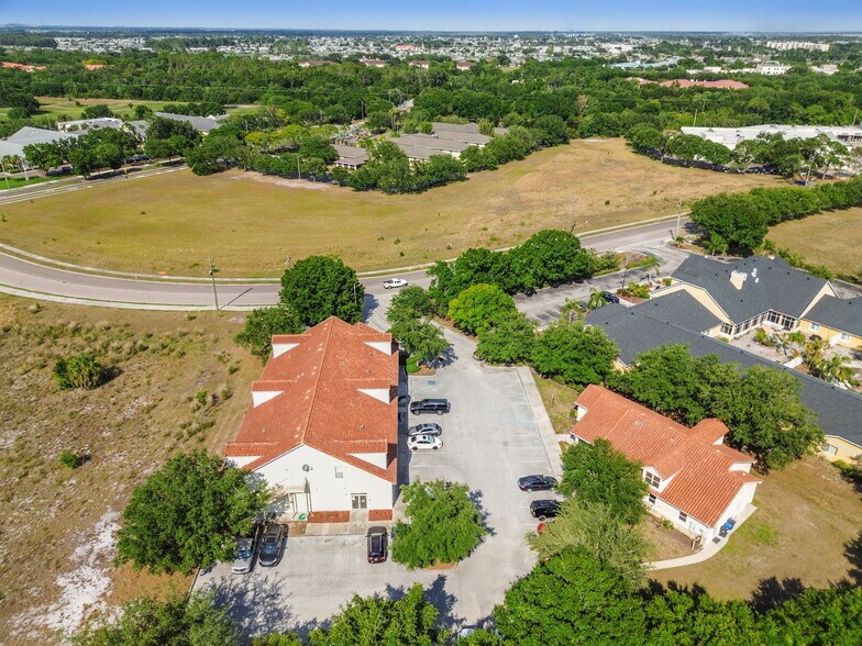 More Photos Of 772 Cortaro Dr, Sun City Center Medical For Sale
