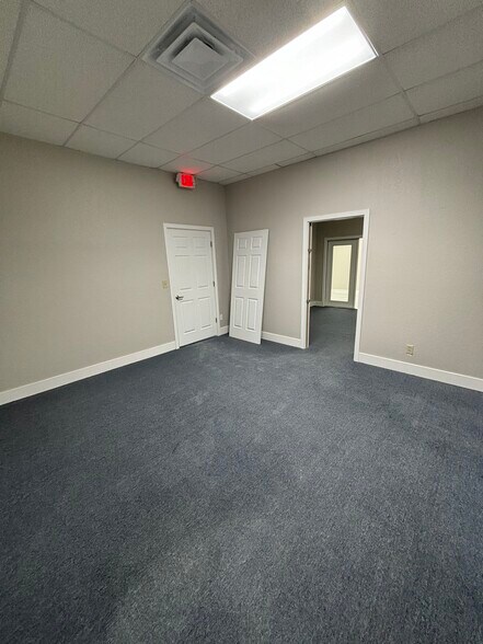 More Photos Of 6350 Bayshore Rd, North Fort Myers Freestanding For Sale