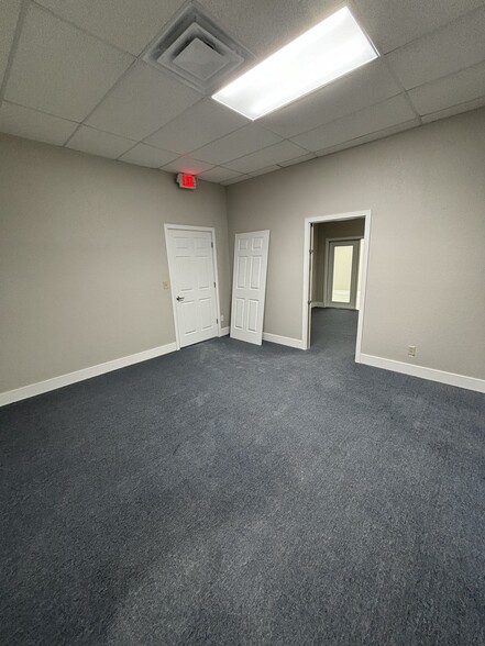 More Photos Of 6350 Bayshore Rd, North Fort Myers Freestanding For Sale