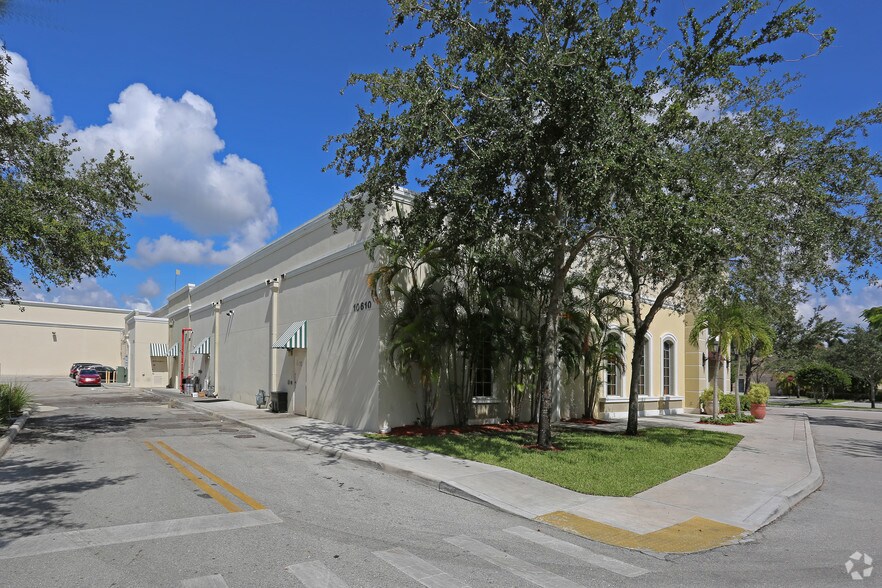 More Photos Of 10600-10690 Forest Hill Blvd, Wellington General Retail For Lease