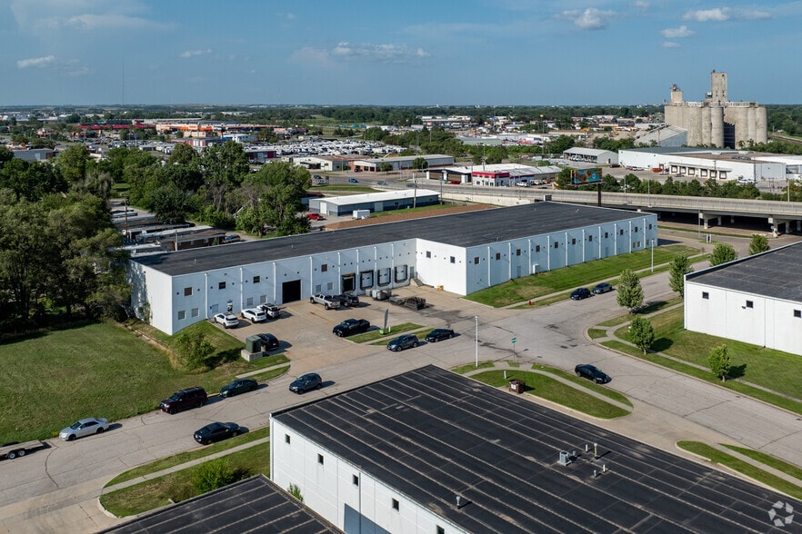 More Photos Of 2600 Kimco Ct, Lincoln Warehouse For Lease