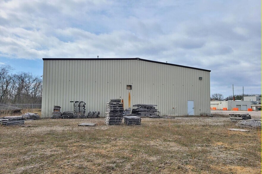 More Photos Of 1254 E Barney Ave, Muskegon Warehouse For Sale